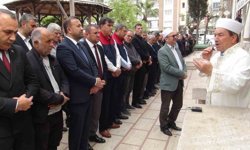 İmamın titreyen sesiyle konuşması duygulandırdı