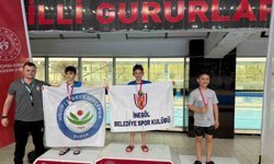 İnegöllü minik yüzücülerden 18 madalyalık gurur