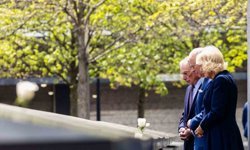 İngiltere Kralı III. Charles 11 Eylül Anıtı'nı ziyaret etti, kurban yakınlarıyla bir araya geldi