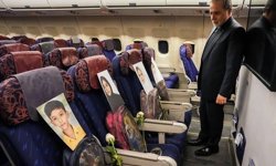 İran heyetinin uçağına ABD'nin Minab'daki saldırısında ölen çocukların fotoğrafları konuldu