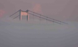 İstanbul Boğazı'nda yoğun sis: Fatih Sultan Mehmet Köprüsü gözden kayboldu