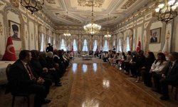 İstanbul Valisi Davut Gül koltuğunu 2'nci sınıfı Asmin Ayşe Aslan'a bıraktı