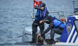 İzmir'de deniz ekosistemini tehdit eden kaçak ahtapot tuzakları imha edildi