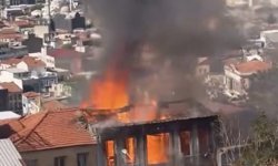 İzmir'de metruk binada yangın