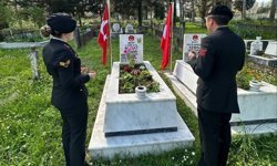 Jandarma şehit Demir'i kabri başında andı