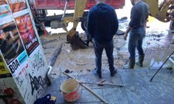 Kadıköy'de ait su borusu patladı, yollar göle döndü