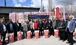 Kahramanmaraş'ta 320 üreticiye 6 bin kilogram ayçiçeği tohumu dağıtıldı