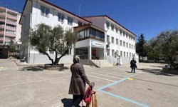 Kahramanmaraş'taki saldırının ardından veliler öğrencilerin eşyalarını okuldan almaya başladı