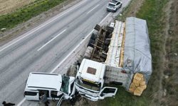 Kamyon ve tankerin karıştığı kazada faciadan dönüldü