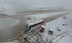 Kar yağışı kazayı beraberinde getirdi: 10 aracın karıştığı kazada 6 kişi yaralandı