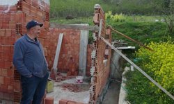 Karadeniz usulü ustalık: Duvarı yıkmadan yerini değiştirdiler