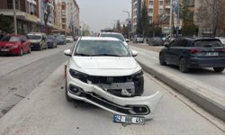 Karapınar'da otomobil ile motosiklet çarpıştı: 1 yaralı