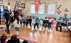 Kars'ta polis öğrencilerle buluştu