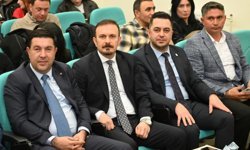 Kars'ta, 'Zirvede Kadın' paneli yoğun ilgi gördü