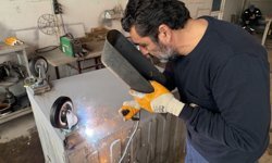 Kartepe'de eskiyen çöp konteynerleri onarılarak yeniden kullanıma sunuluyor