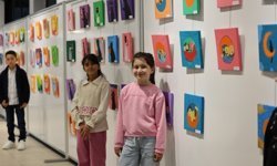 Kartepe'de minik ressamların eserleri Sanat Evi'nde sergileniyor