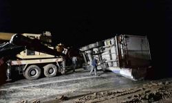 Kayan tır devrildi, Ankara-Tokat karayolu saatlerce ulaşıma kapandı