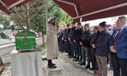 Kaymakam Krut'un yaralandığı kazada vefat eden araç sürücüsü son yolculuğuna uğurlandı