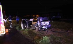 Kazada yaralanan kardeşi ile aynı ambulansa binmek isteyen yaralı ekiplere zor anlar yaşattı