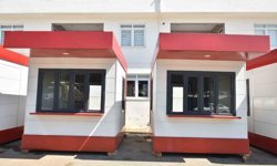 Kepez'e kırmızı-beyaz modern ekmek büfeleri