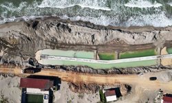 Kıyı erozyonunun tahrip ettiği Karasu sahilinde önlemler alınıyor