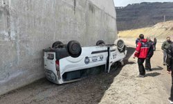 Kontrolde çıkan hafif ticari araç devrildi: 1 yaralı