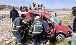 Kontrolden çıkan otomobil şarampole savruldu: 2 yaralı