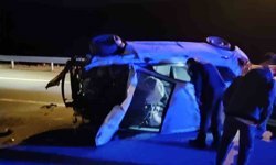 Kontrolden çıkan otomobil yan yattı