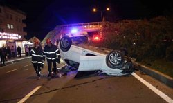 Köpeğe çarpmamak için manevra yapınca takla attı: 2 yaralı