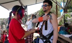 Korku ve heyecan bir arada: Mersin'de 5 saniye süren 220 metreden halatla atlama çılgınlığı