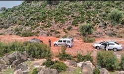 Kozan'da sağanak ve dolu hayatı felç etti: Yollar kapandı, araçlar mahsur kaldı