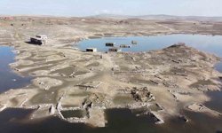Kuraklıkta ortaya çıkmıştı, yağışlarla yeniden kayboldu