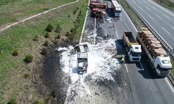 Kuzey Marmara Otoyolu'nda köpük sprey yüklü kamyon alev alev yandı