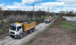 Malatya Büyükşehir Belediyesi Akçadağ'da grup yolunu yeniliyor