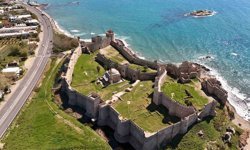 Mamure Kalesi camisinde 700 yıldır ibadet sürüyor