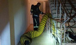 Manavgat'ta site içerisinde çıkan depo yangını korkuttu