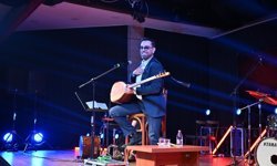 Manisa'da İsmail Altunsaray ile türkü dolu gece