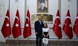 Manisa'da Valilik makamı minik Mehlika'ya emanet