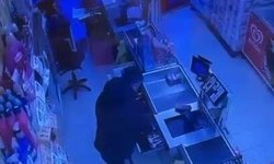 Marketten nakit para ve sigara çalan şüpheli kameralara yansıdı