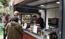 Menderes Park'ta Vegan Kafe dönemi yoğun ilgiyle başladı