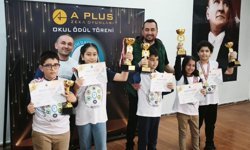 Merkezefendi'nin gururu öğrenciler zeka oyunlarında kürsüye çıktı