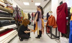 Mersin Büyükşehir Belediyesi Şehir Tiyatrosunda kostümler usta ellerde hazırlanıyor