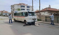Minibüsün çarptığı elektrikli bisikletteki 2 çocuk ağır yaralandı