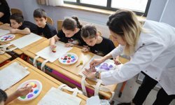 Minik öğrenciler için 23 Nisan temalı sanat atölyesi düzenlendi