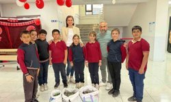 Minik öğrencilerden anlamlı proje: kapı kapı dolaşıp atık pil topladılar
