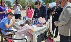 Minik yazarlar kitaplarını imzaladı