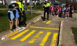 Minikler trafiği eğlenerek öğrendi