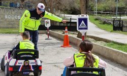 Minikler trafik güvenliğini jandarmadan öğrendi