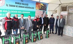 Mudanya Çayönü Mahallesi'nde yağlık ay çiçek tohumu dağıtımı yapıldı