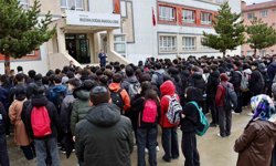 Mustafa Doğan Anadolu Lisesi'nde şehitler için saygı programı